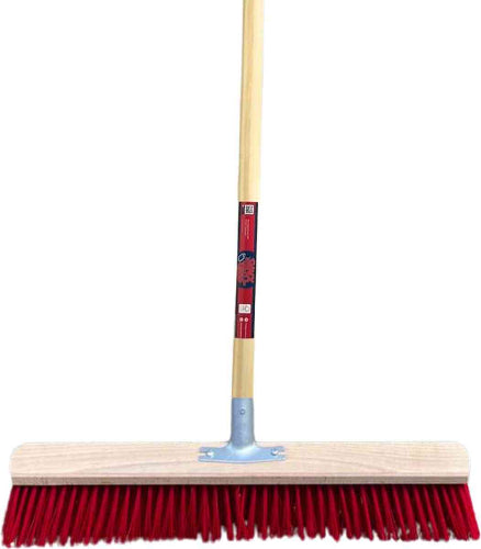Stalbezem met nylon borstelharen en houten steel van Synx Tools