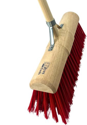 Houten bezem met rode nylon haren en metalen bevestiging