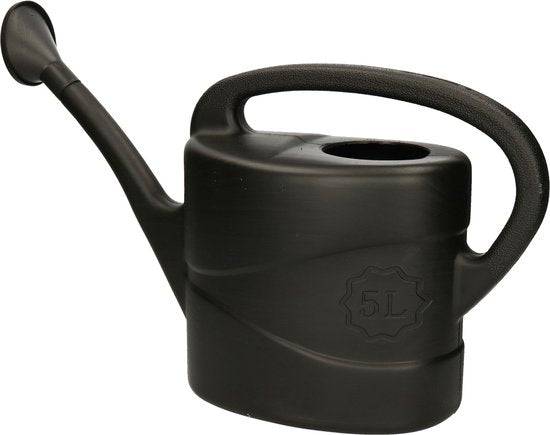 Zwarte kunststof gieter met sproeikop voor nauwkeurig water geven – Synx Store