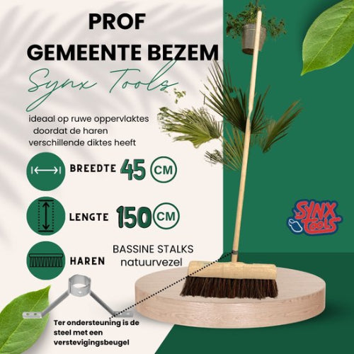Gemeentebezem met natuurvezelharen en lange houten steel