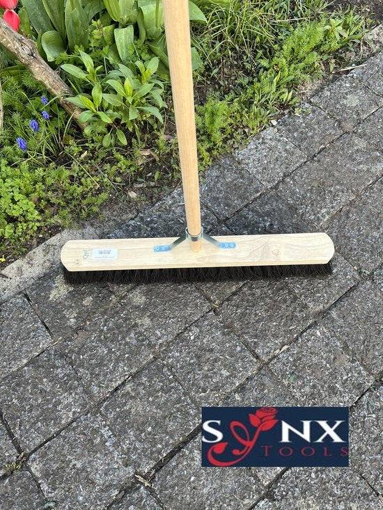 Stadsbezem Colombo 60 cm met houten bezemsteel voor buitengebruik