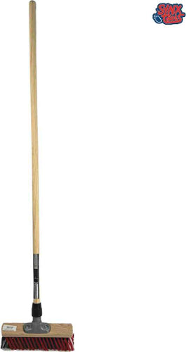 X buiten bezem 30 cm met houten steel 130 cm