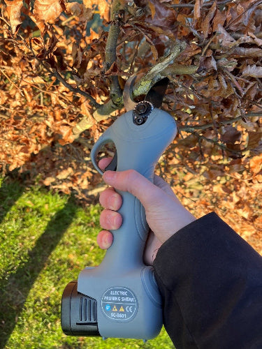 Elektrische takkenschaar van Talen Tools voor dikke takken – Synx Store