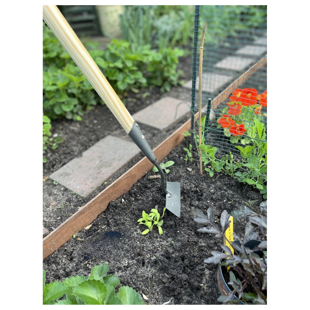 Synx Tools Rechte schoffel 16cm & Synx Tools Straatbezem Nylon 60cm - Onkruidverwijderaar - Schoffel met Steel - 170 cm steel met Hilt - Hark - Onkruidbestrijding - Bezem met steel 160 cm