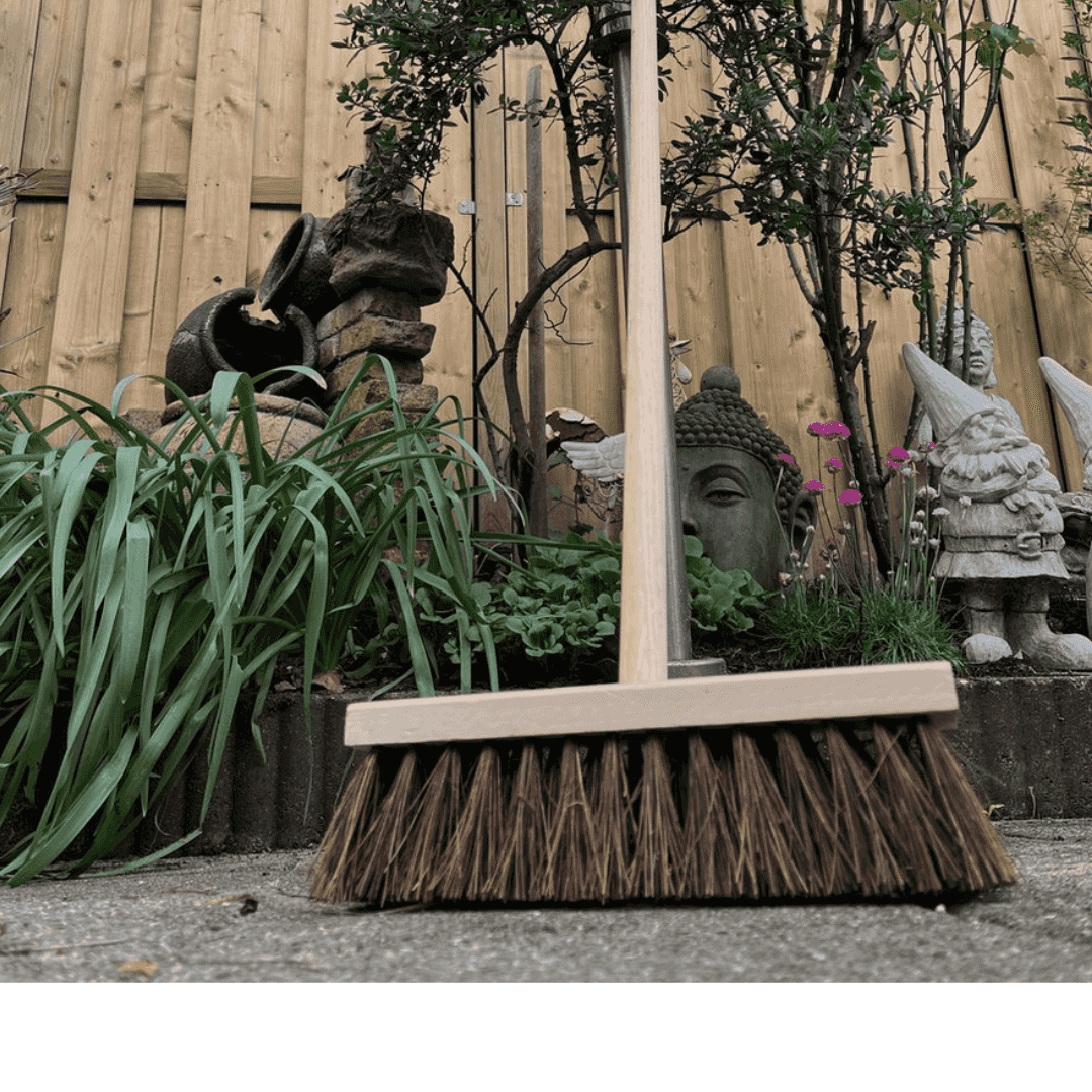 Stadsbezem 30 cm met houten steel en natuurvezel haren