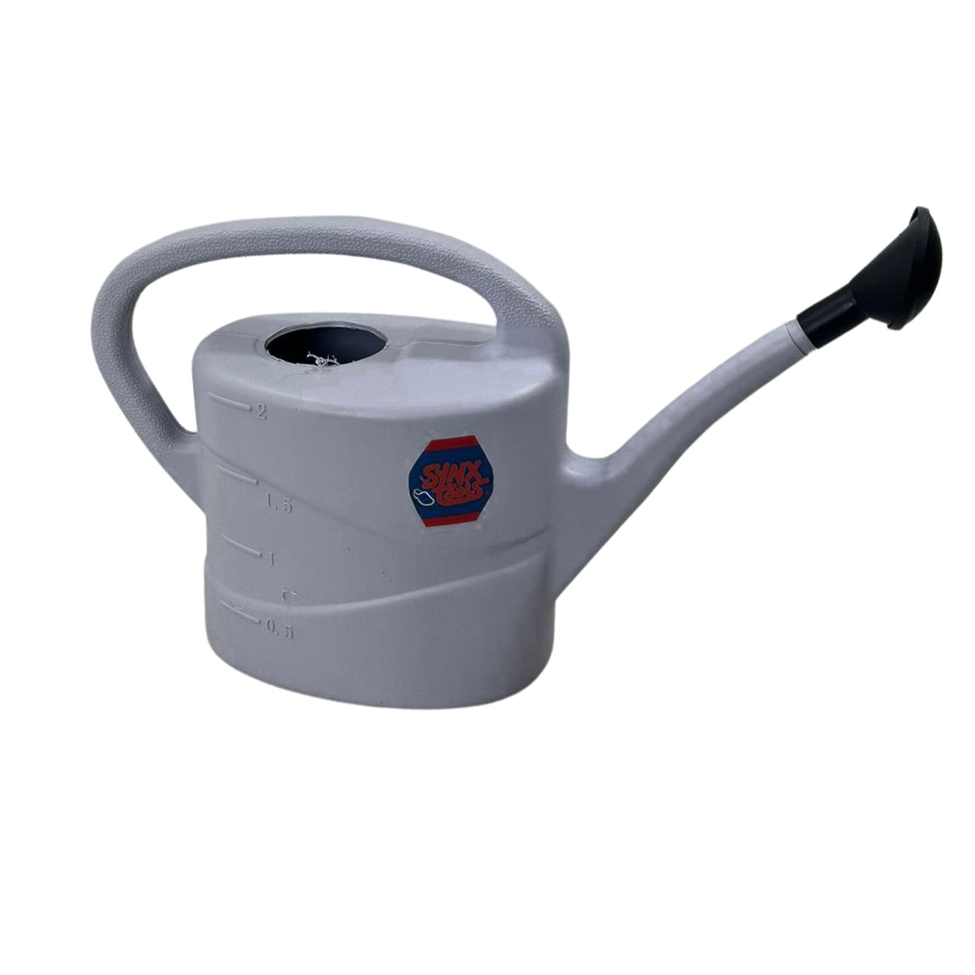 Kleine gieter met sproeikop in wit kleur – Synx Store
