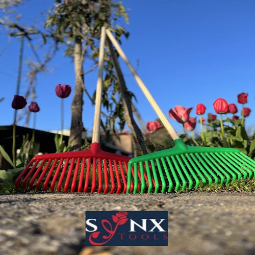 bladhark Synx Tools met bloemen op achtergrond