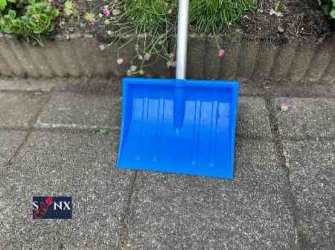 Kinder sneeuwschep blauw van 22 cm met kunststof handgreep