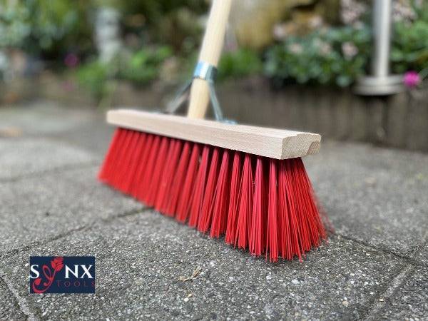 Tuinbezem 35 cm met houten steel voor buitengebruik