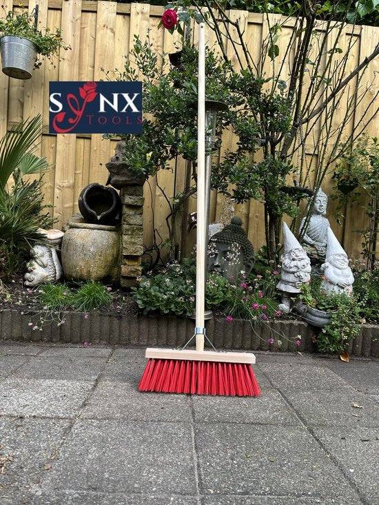 Tuinbezem 35 cm met houten steel voor buitengebruik