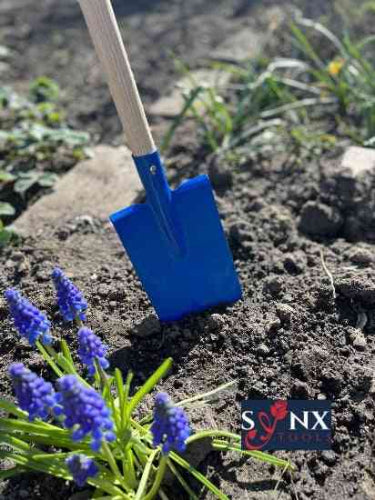 Blauw kinderspade van metaal met houten steel, 75 cm – Synx Tools