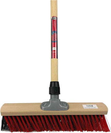 X bezem rood zwart met houten steel 150 cm