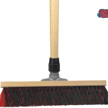 X bezem rood zwart met houten steel 150 cm