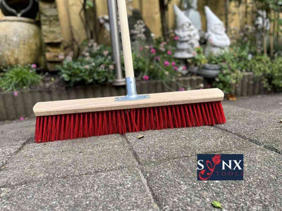 Synx Tools Stal bezem Nylon 60 cm Buiten Bezem incl. Steel 150 - Straatbezem Kunststof haren - Stalbezem - Bezems - Buitenbezem - schoonmaak