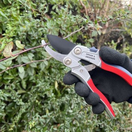 Hand heggenschaar van Spear & Jackson voor nauwkeurig snoeien – Synx Store