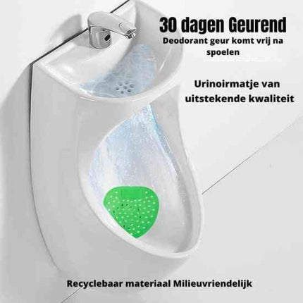 Urinoirmat groen met appelgeur van Synx Tools in een urinoir 