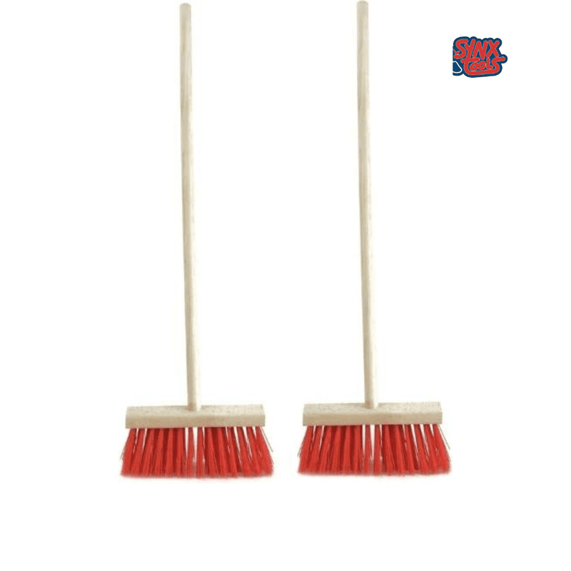 Synx Tools Set 2x van Buitenbezem Rood - Tuinartikelen - Tuinsetjes - Veger - Straatbezem steel 120/ 28cm breed - Bezemsteel - Buiten bezem met steel