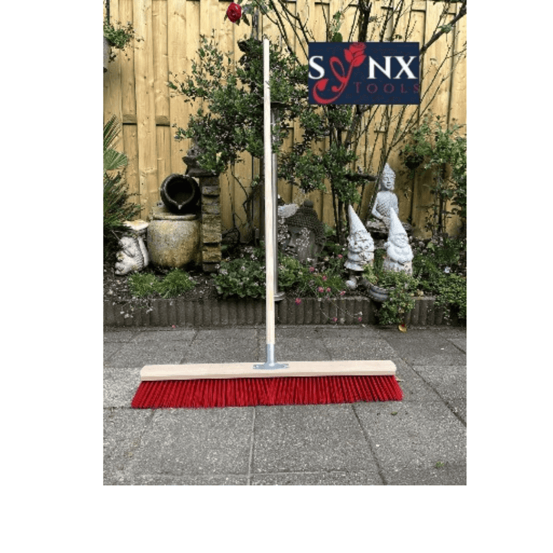 Synx Tools Stalbezem Kunststof bezem 80 cm - Straatbezem - Schrobborstels - Bezems - Buitenbezem  Kunststof haren -met  Steel 160 cm
