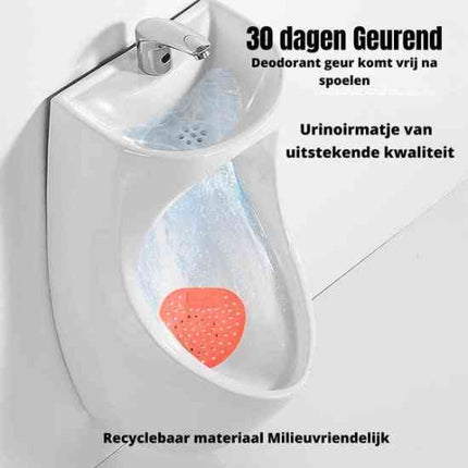 Rode urinoir mat geplaatst op een urinoir