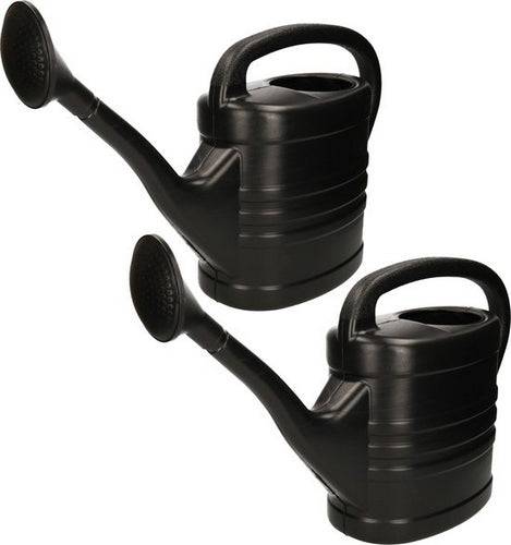 Zwarte kunststof gieter met sproeikop voor nauwkeurig water geven – Synx Store