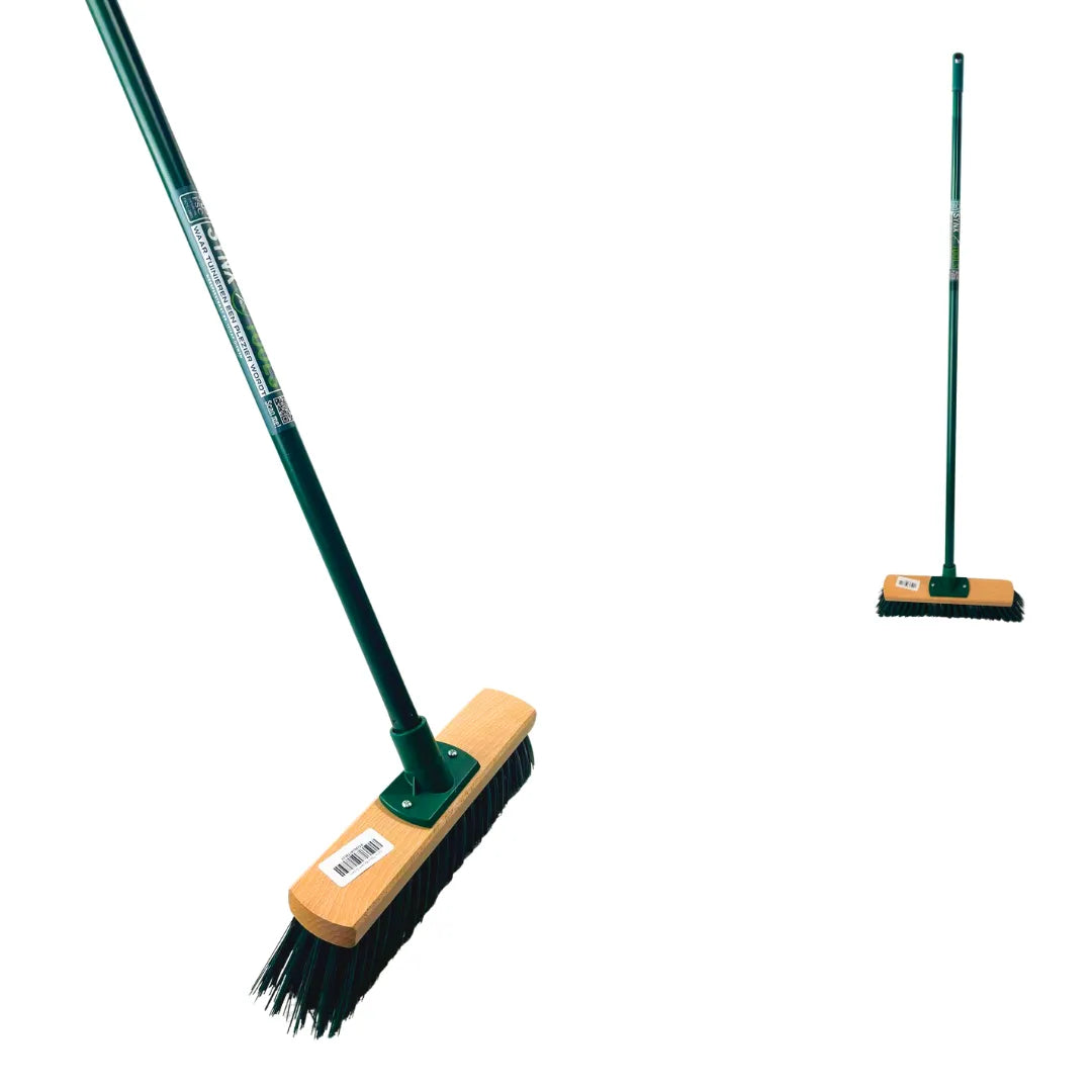 Stevige buitenbezems met kunststof haren, ideaal voor tuin, stoep en terras