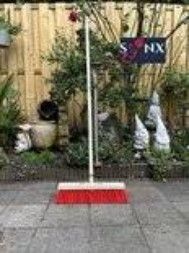Synx Tools Straatbezem Nylon Rood 50cm - Bezems - Vegers - Stadsbezem - Buitenbezem - Tuinartikelen - Bezem met steel 160cm - Buiten bezem - veger