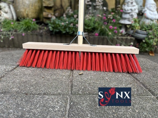 Synx Tools Outdoor-Besen 60 cm – Gartengeräte – inkl. Stiel 160 cm
