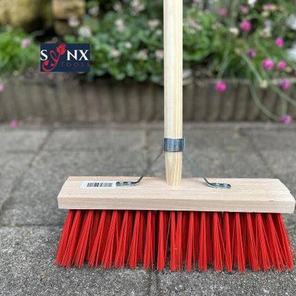 Tuinbezem 35 cm met houten steel voor buitengebruik