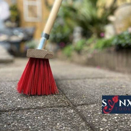 Tuinbezem 35 cm met houten steel voor buitengebruik