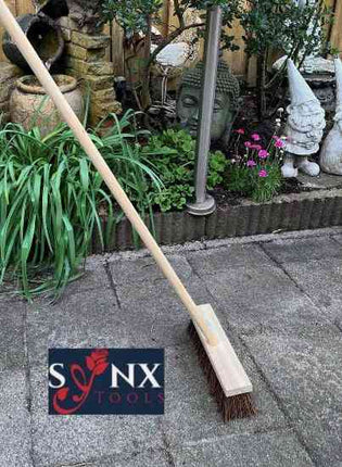 Stadsbezem 30 cm met houten steel en natuurvezel haren