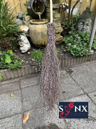 Synx Tools Hexenbesen – inklusive Stiel 120 cm