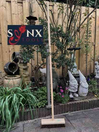 Stadsbezem 30 cm met houten steel en natuurvezel haren